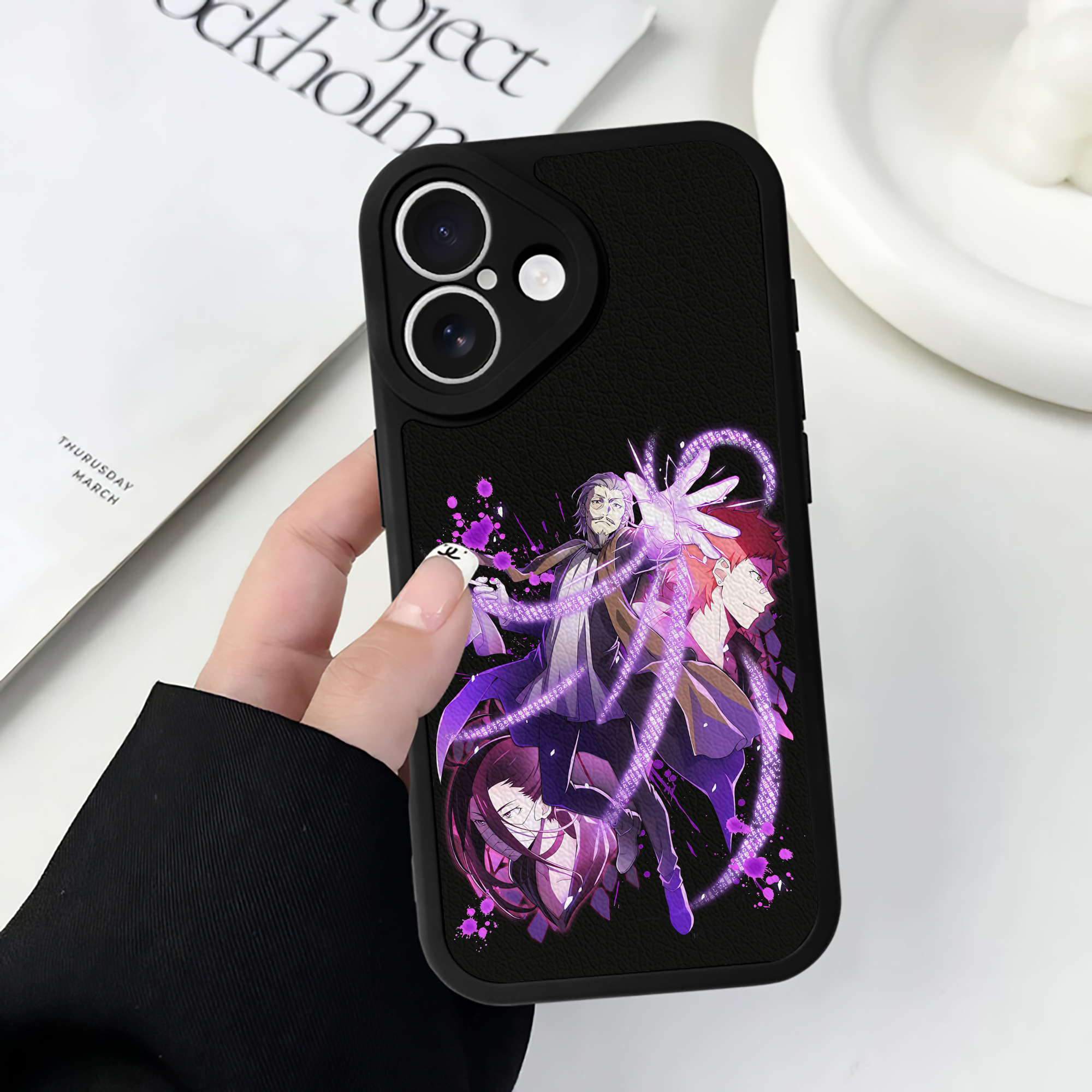 （画像用） 文豪ストレイドッグス Bungo Stray Dogs 【iPhone 16シリーズ対応】シリコンスマホケース（レザー調） 材質：シリコン